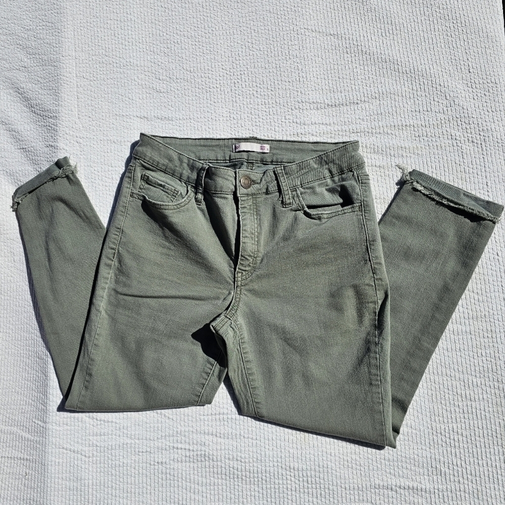 SO Mid Rise Crop Olive Green Frayed Cuffed Jeans size 9